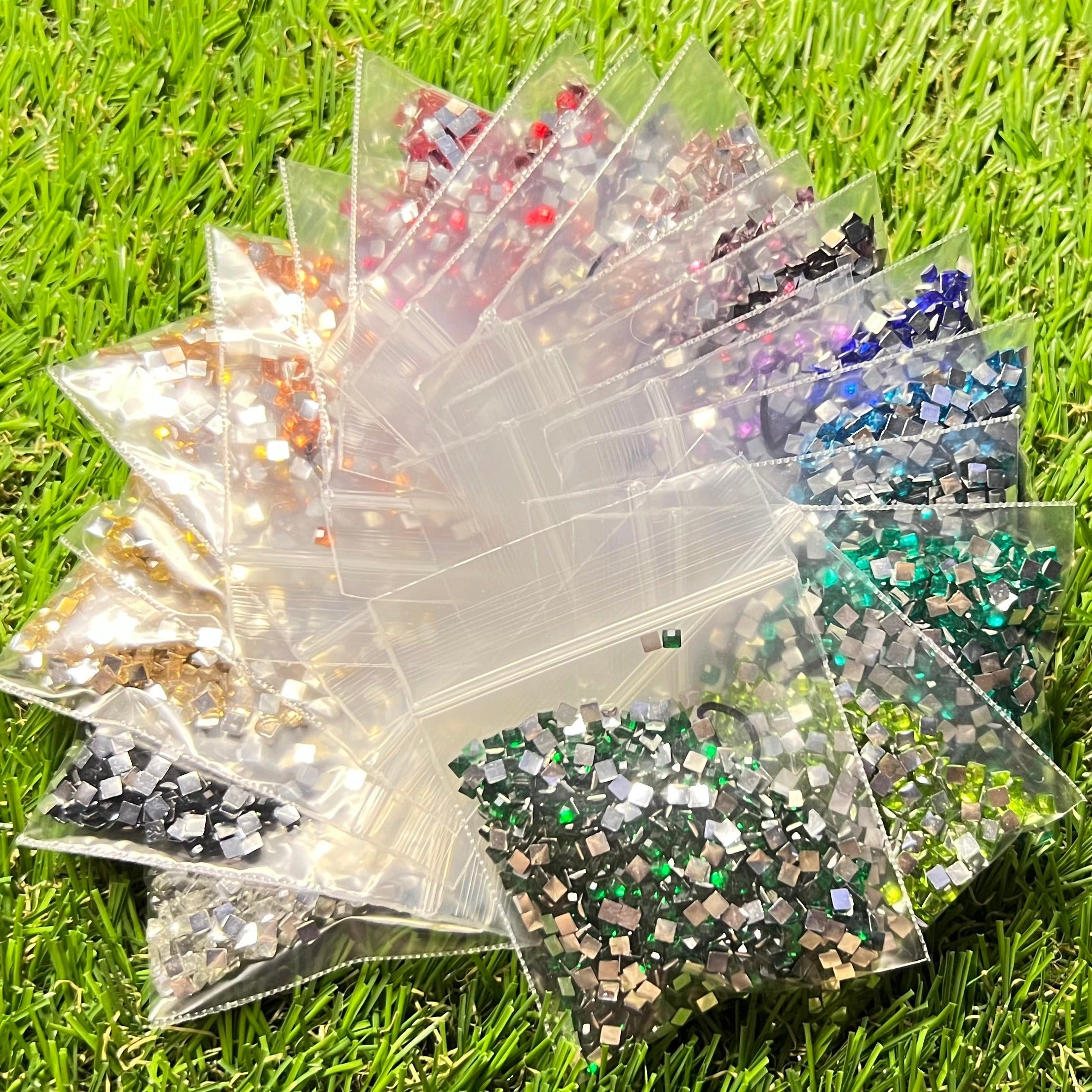 Vitrial Medium Crystal Color Rhinestone (10 Gross Pack) – The Rhinestone  Place